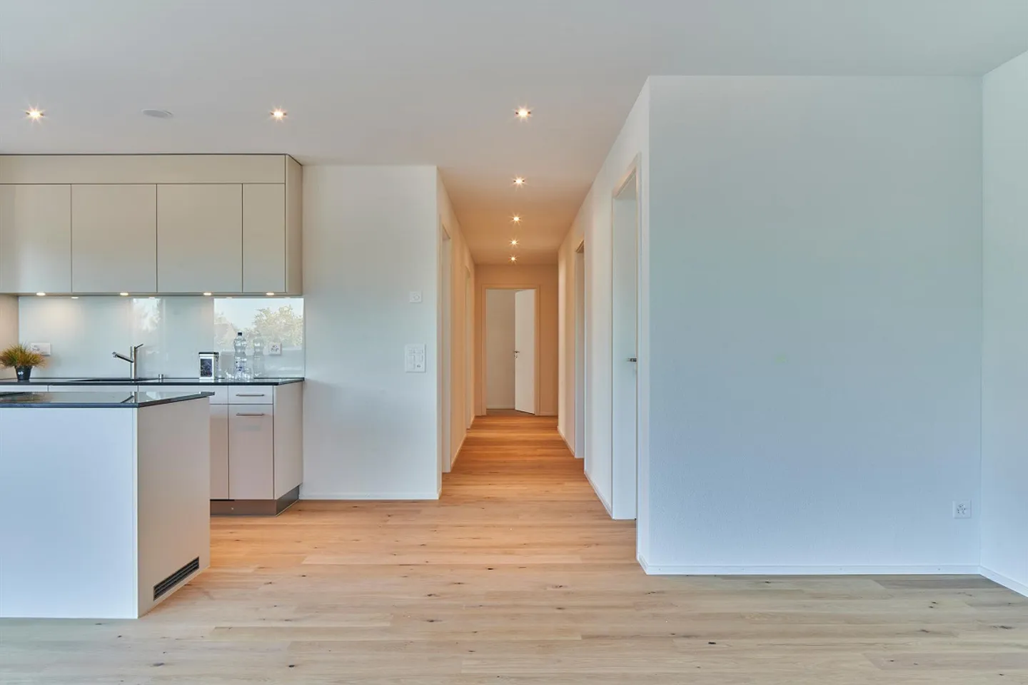 High-quality 4.5 room penthouse apartment with terrace - Photo 3 of 15
