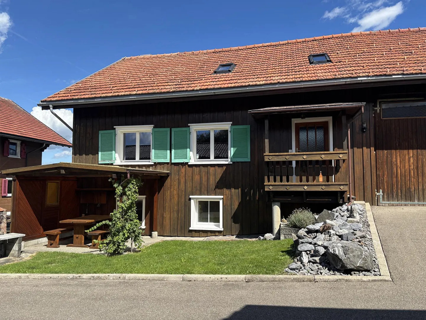 Ferme de 4 1/2 pièces avec écurie/petit animal et/ou atelier - Photo 1 sur 18