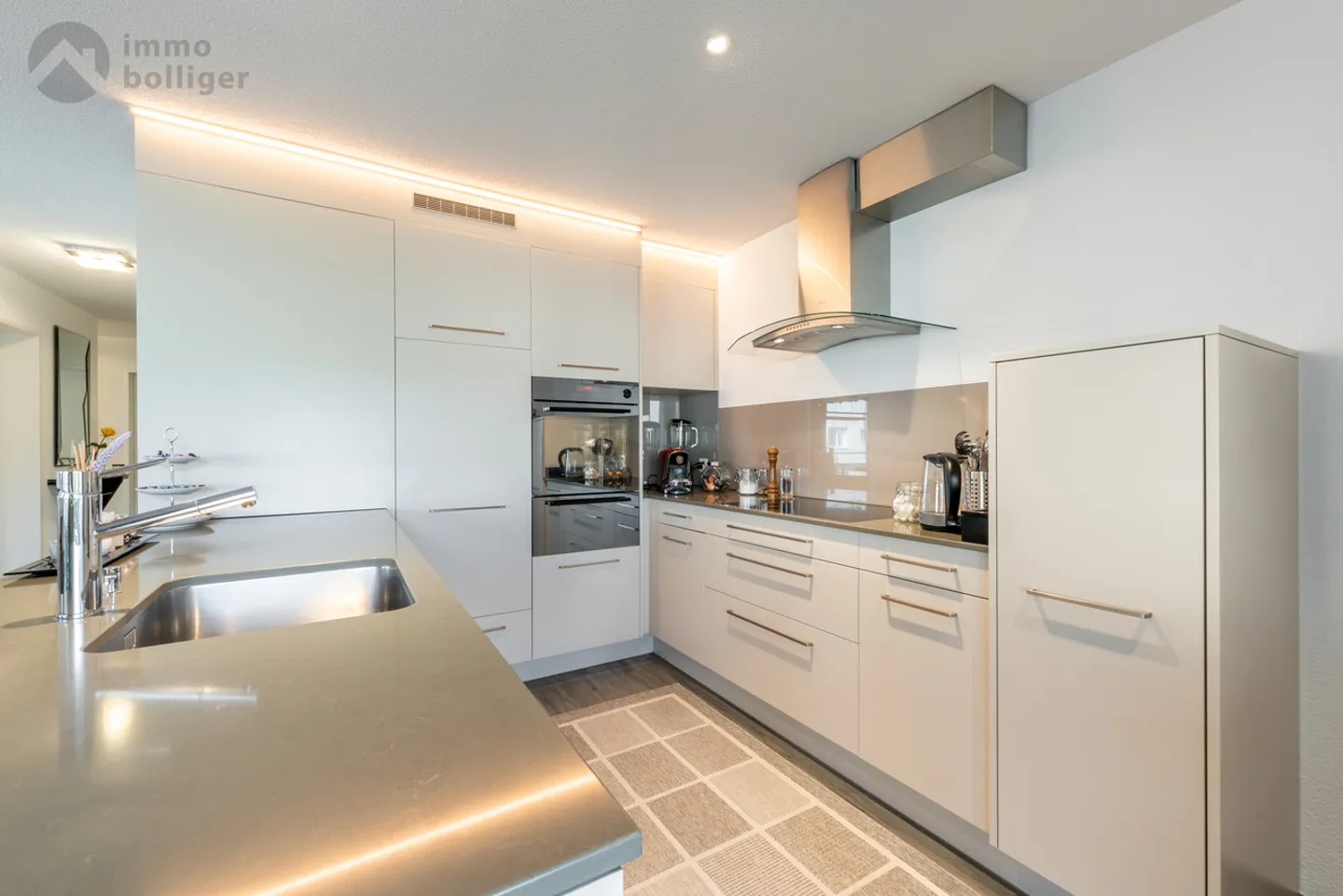 Bright condominium with view and comfort - Photo 2 of 12