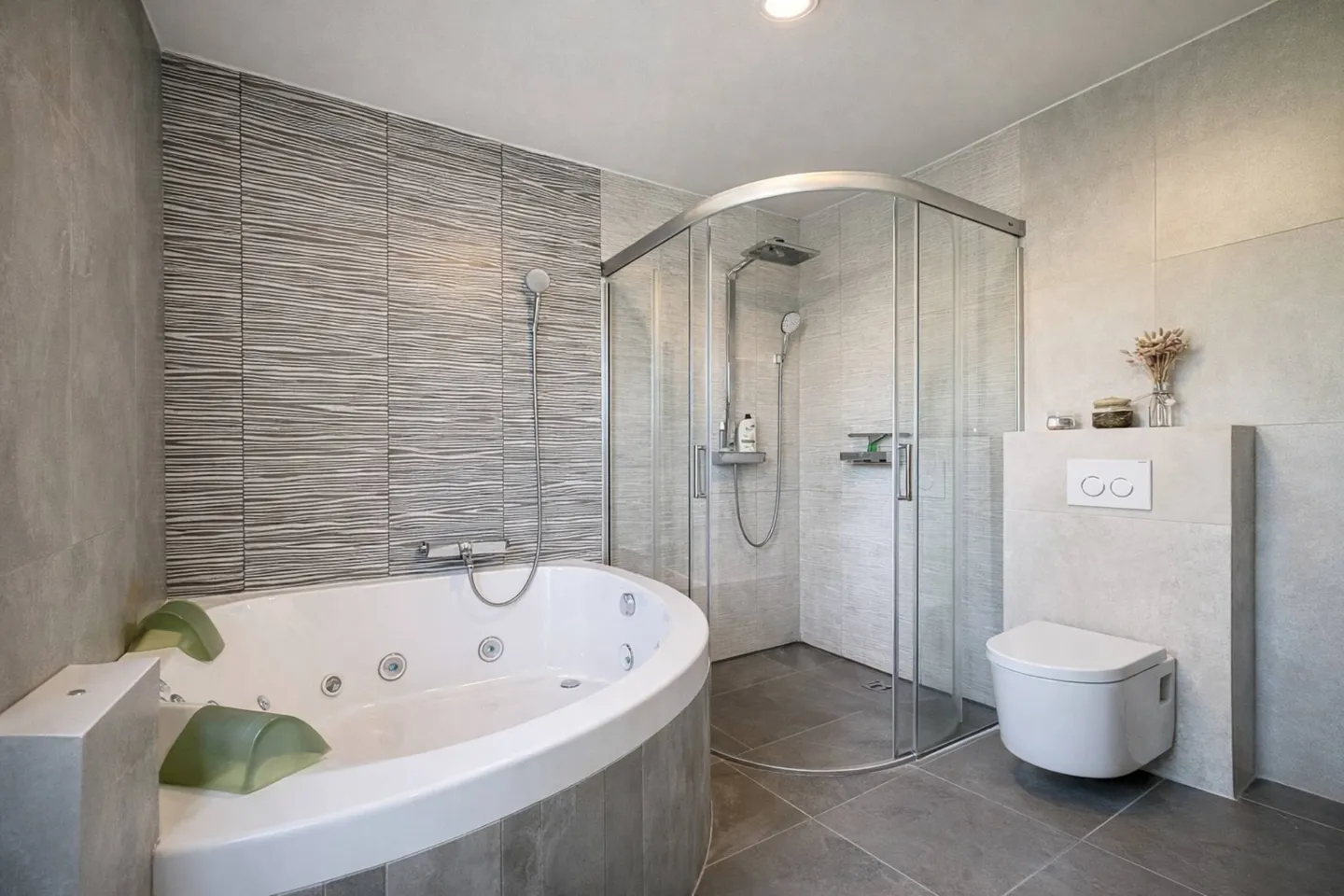 Renovated Bourgeois Villa in Rural Surroundings - Photo 8 of 13