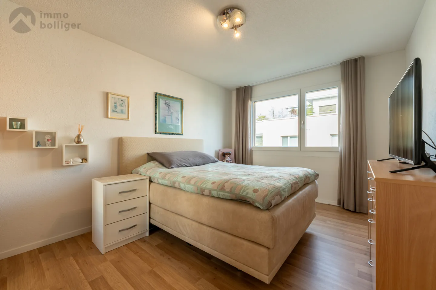 Bright condominium with view and comfort - Photo 4 of 12