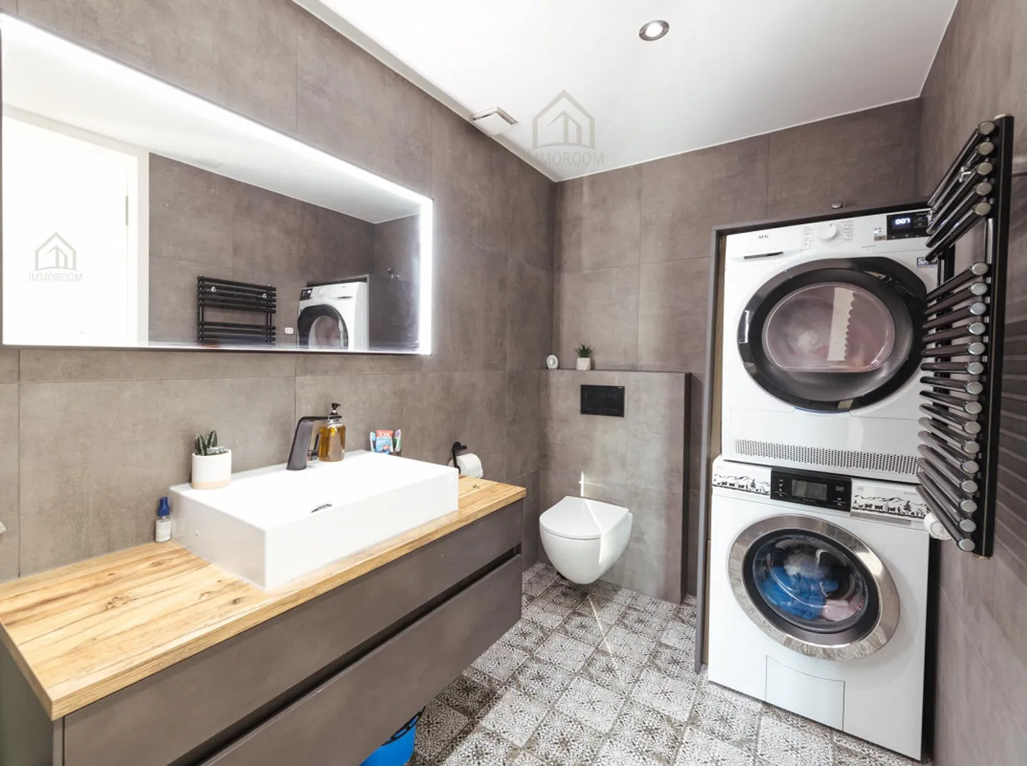 Attractive Apartment - Sunny and Stylishly Modernized - Photo 9 of 16