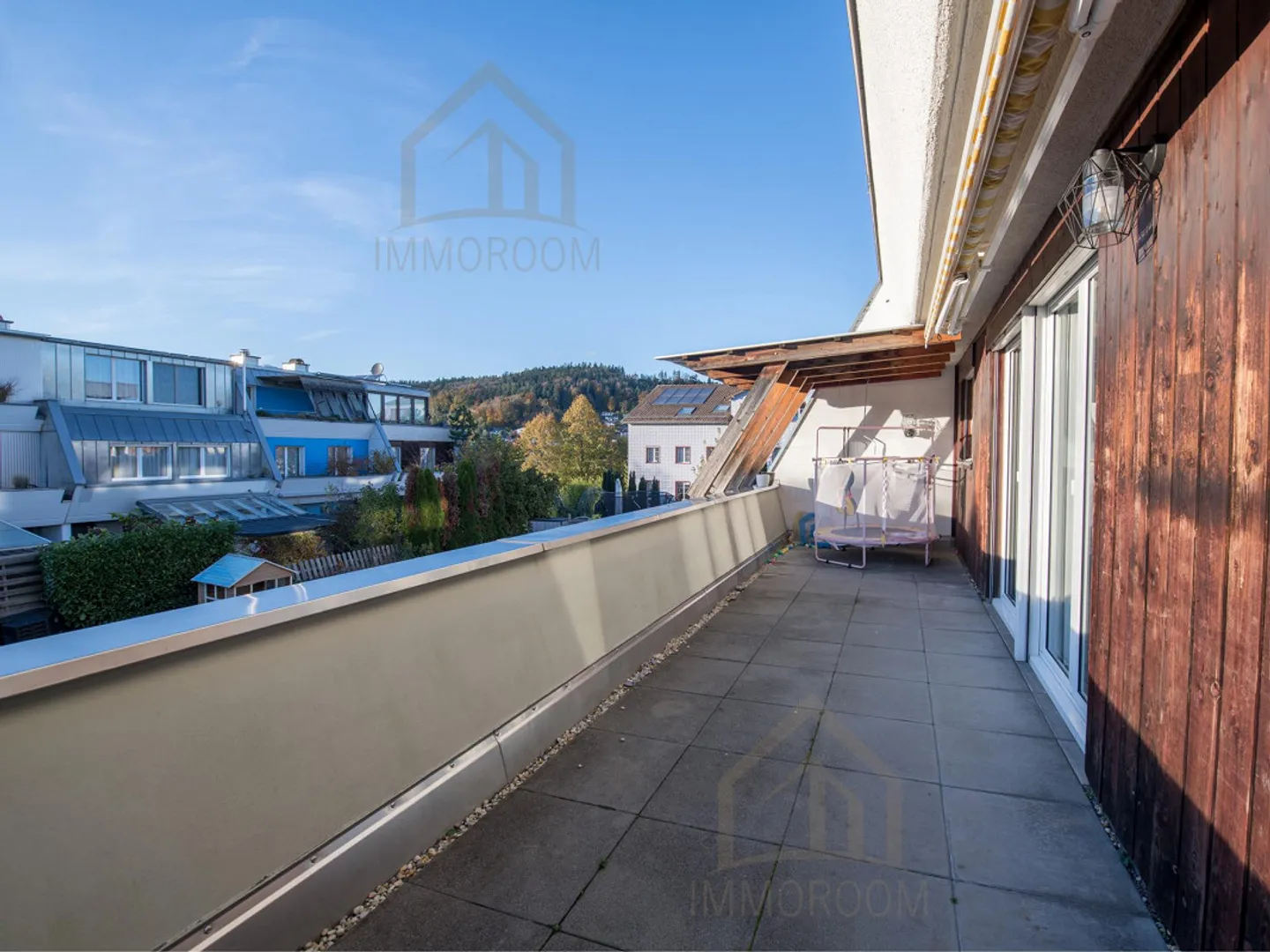 Attractive Apartment - Sunny and Stylishly Modernized - Photo 10 of 16