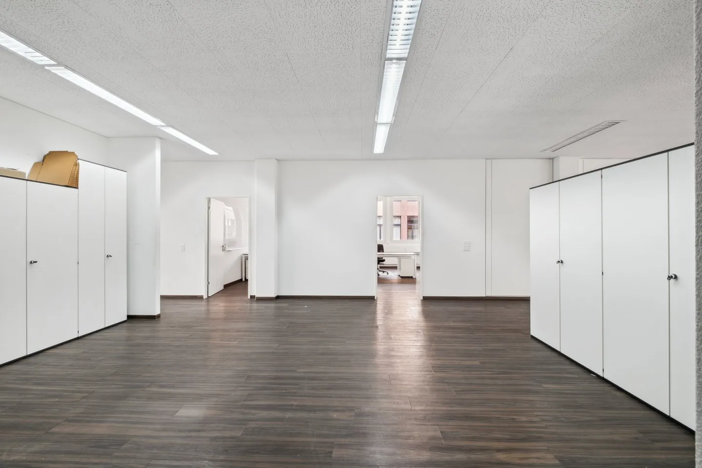 Modern office of 530m2 - Photo 7 of 8