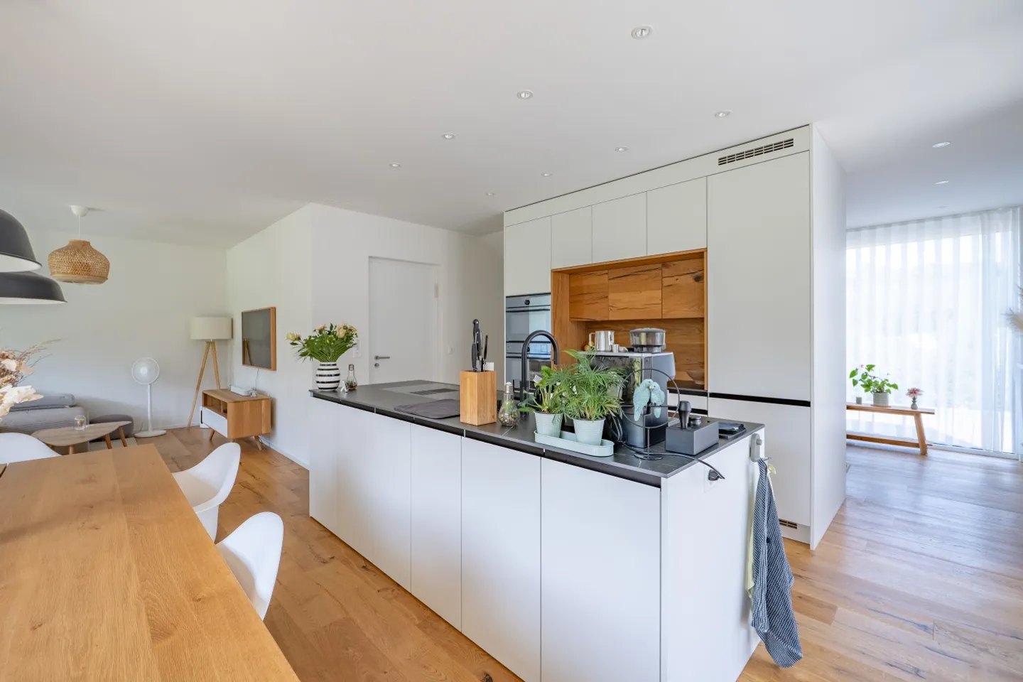4.5-room semi-detached house with single garage and outdoor parking space - Photo 3 of 12