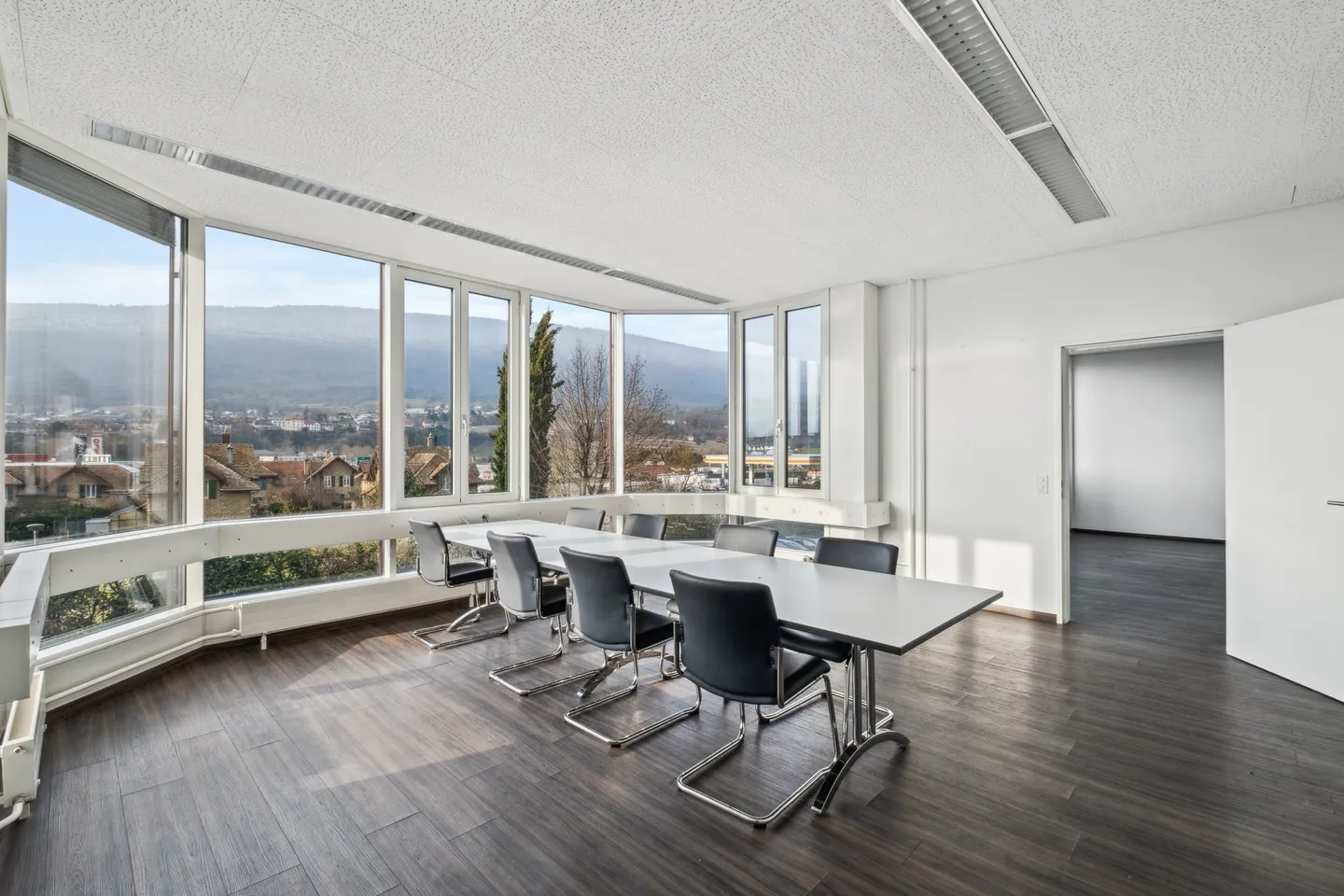 Modern office of 530m2 - Photo 3 of 8