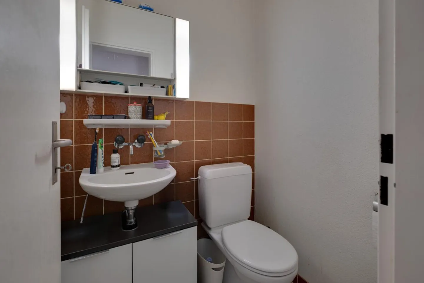 Appartement charmant avec deux balcons - Photo 3 sur 8