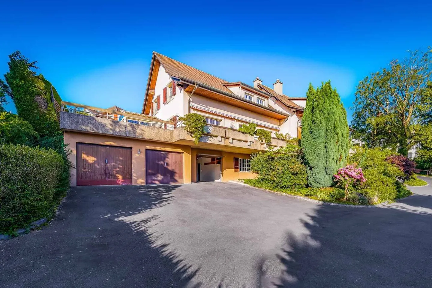 Semi-Detached Villa with Lake View in Lausanne-Chailly - Available Immediately - Photo 1 of 9