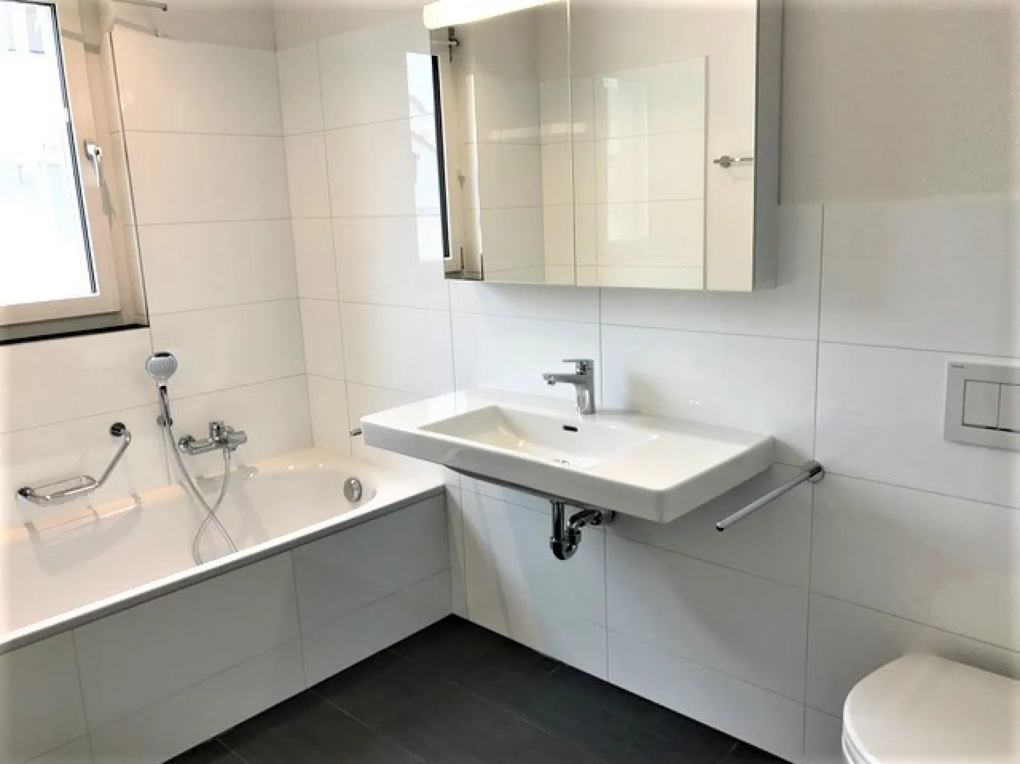 Appartamento giardino 2½ locali elegante vicino a Wil - moderno, centrale e confortevole - Foto 3 di 6