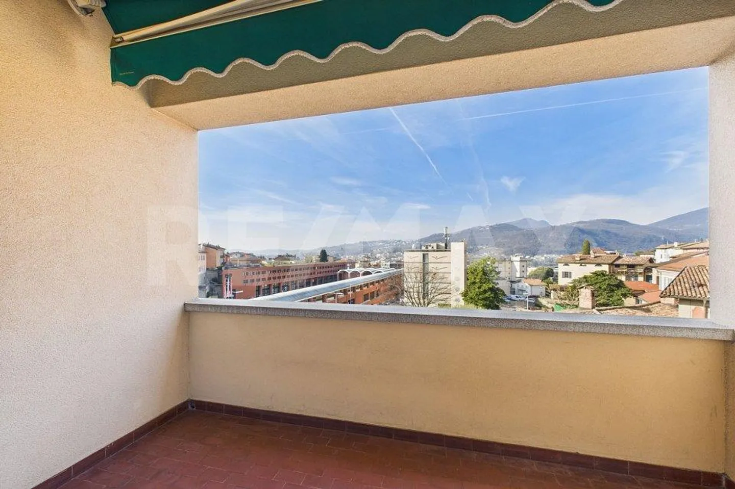 Appartement 3,5 avec balcon vue panoramique - Photo 6 sur 12