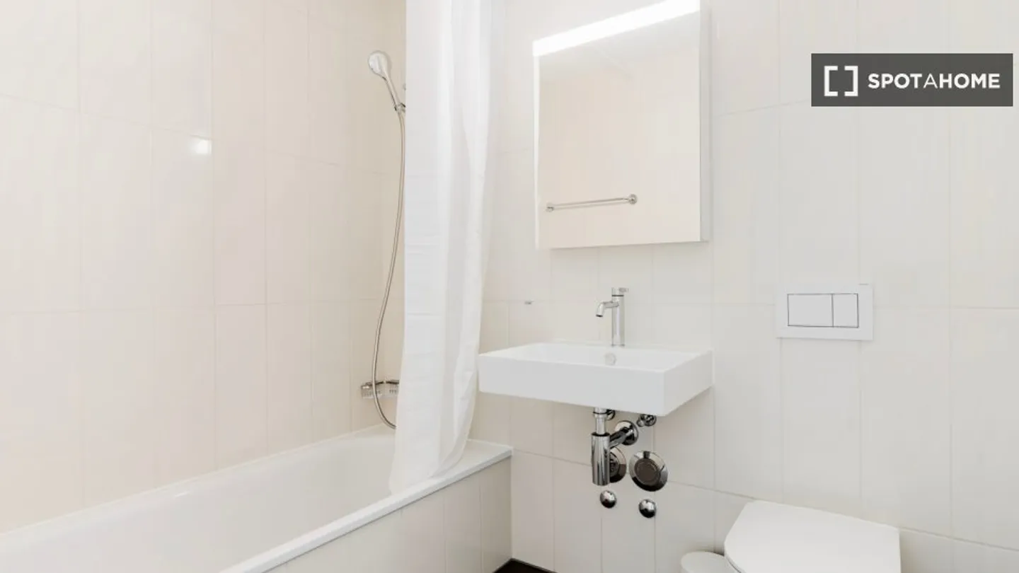 Apartment in Zurich - Photo 14 of 18