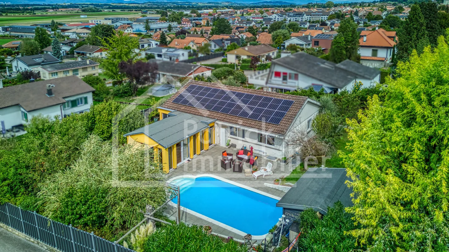 Charmantes 7,5-Zimmer-Haus - Pool, baumgesäumter Garten und freie Sicht - Foto 1 di 13