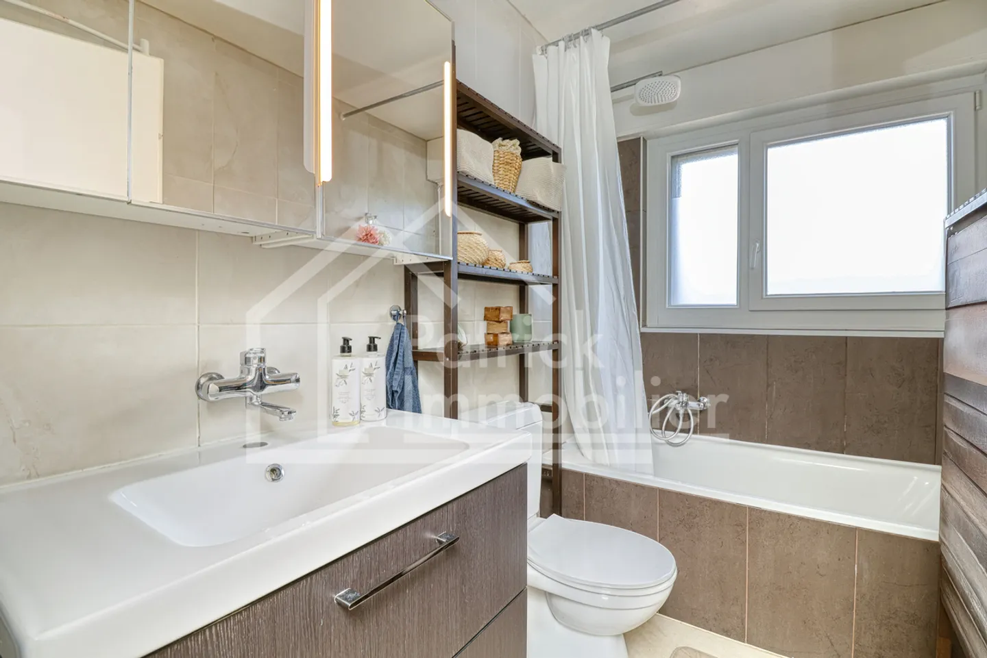 Charmantes 7,5-Zimmer-Haus - Pool, baumgesäumter Garten und freie Sicht - Foto 7 di 13