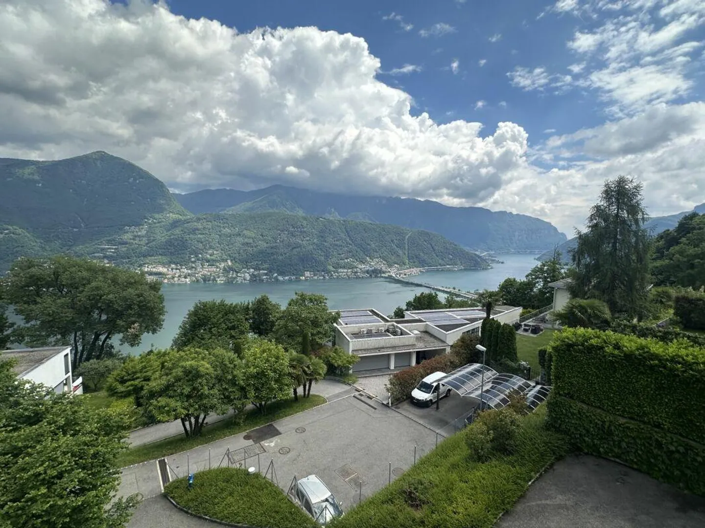 Casa nel verde con vista mozzafiato sul lago - Foto 2 di 5