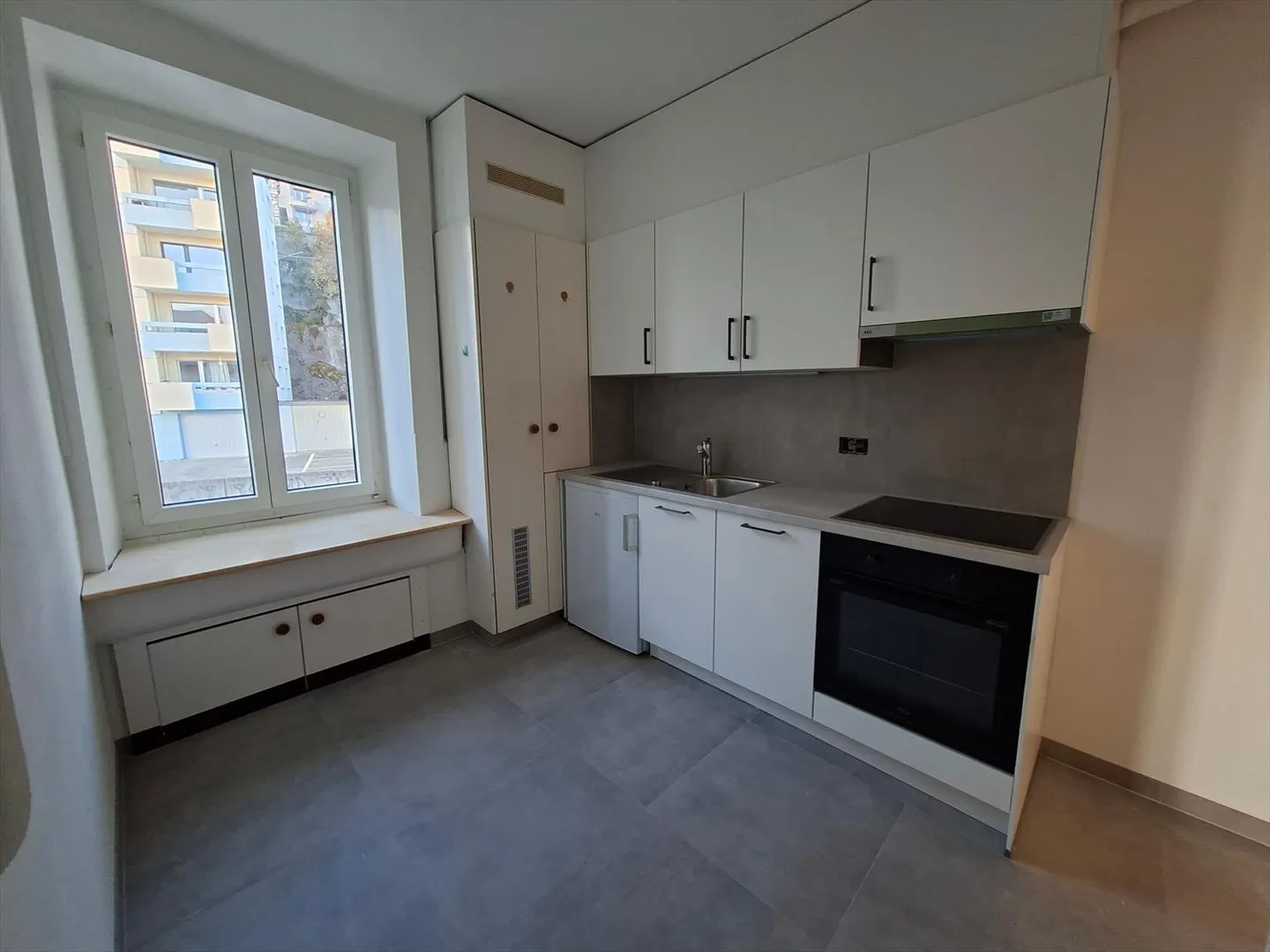Renovated 3-room apartment on the 1st floor - Photo 1 of 7