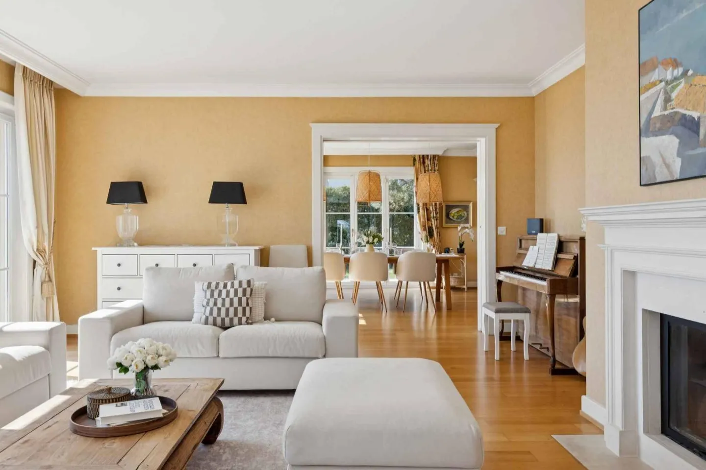 Exclusivity in Lutry: Manor Villa with 420 m2 and Panoramic Lake View - Photo 1 of 10