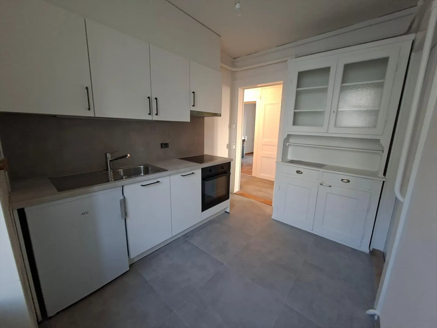 Renovated 3-room apartment on the 1st floor - Photo 2 of 7