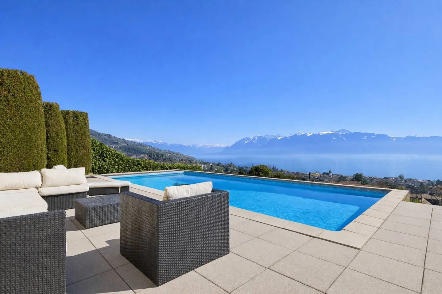 Exclusivity in Lutry: Manor Villa with 420 m2 and Panoramic Lake View - Photo 7 of 10