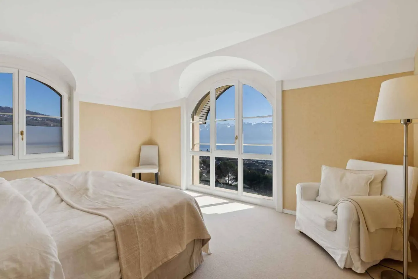 Exclusivity in Lutry: Manor Villa with 420 m2 and Panoramic Lake View - Photo 8 of 10