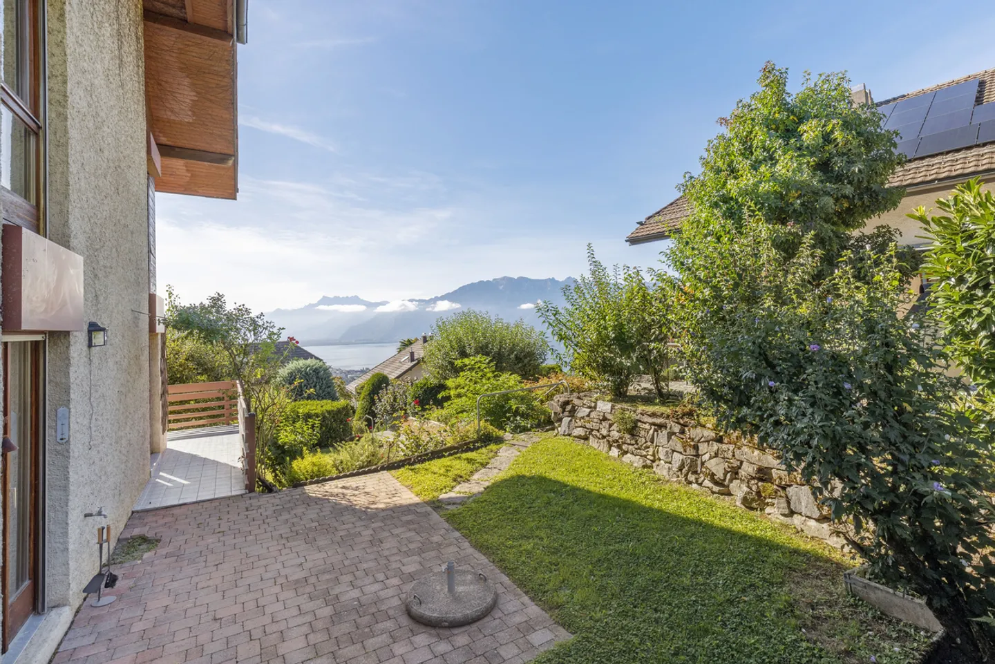 Sehr schönes 5,5-Zimmer-Haus mit Seeblick - Foto 4 von 13