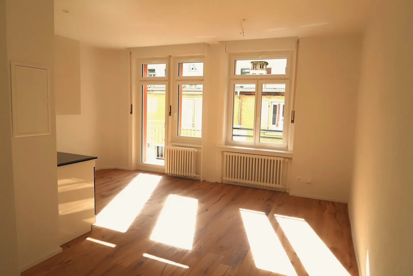 Centrally Located Single Apartment! - Photo 4 of 5