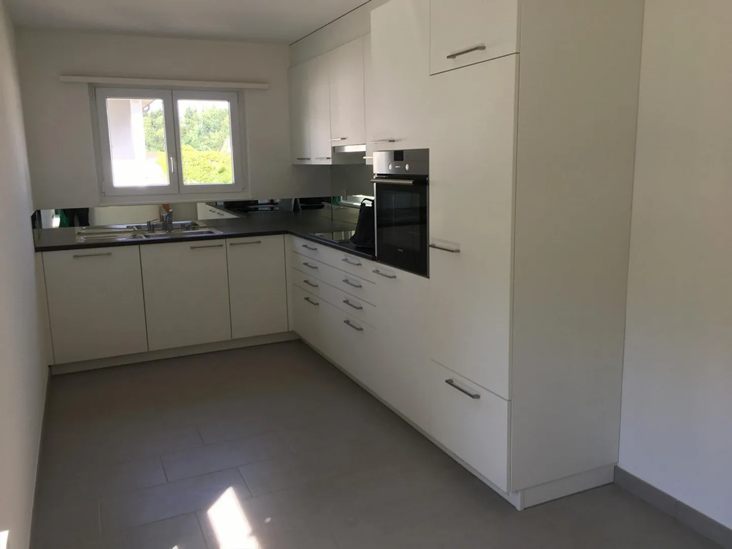 Belle appartement de 3,5 pièces avec balcon (123) - Photo 3 sur 9