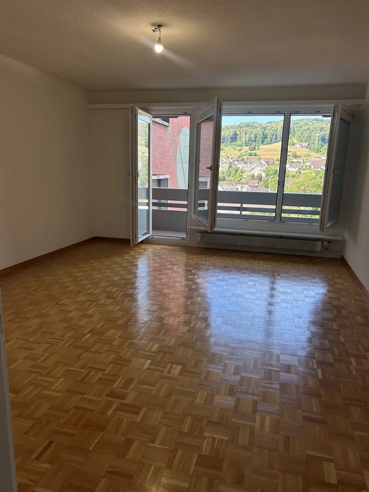 Charming apartment in idyllic location - Photo 5 of 12