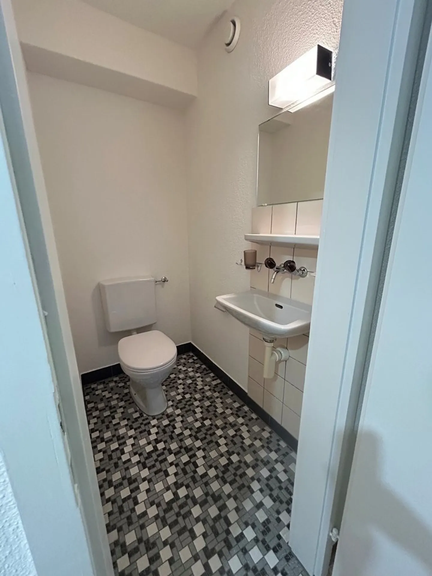 Charming apartment in idyllic location - Photo 7 of 12