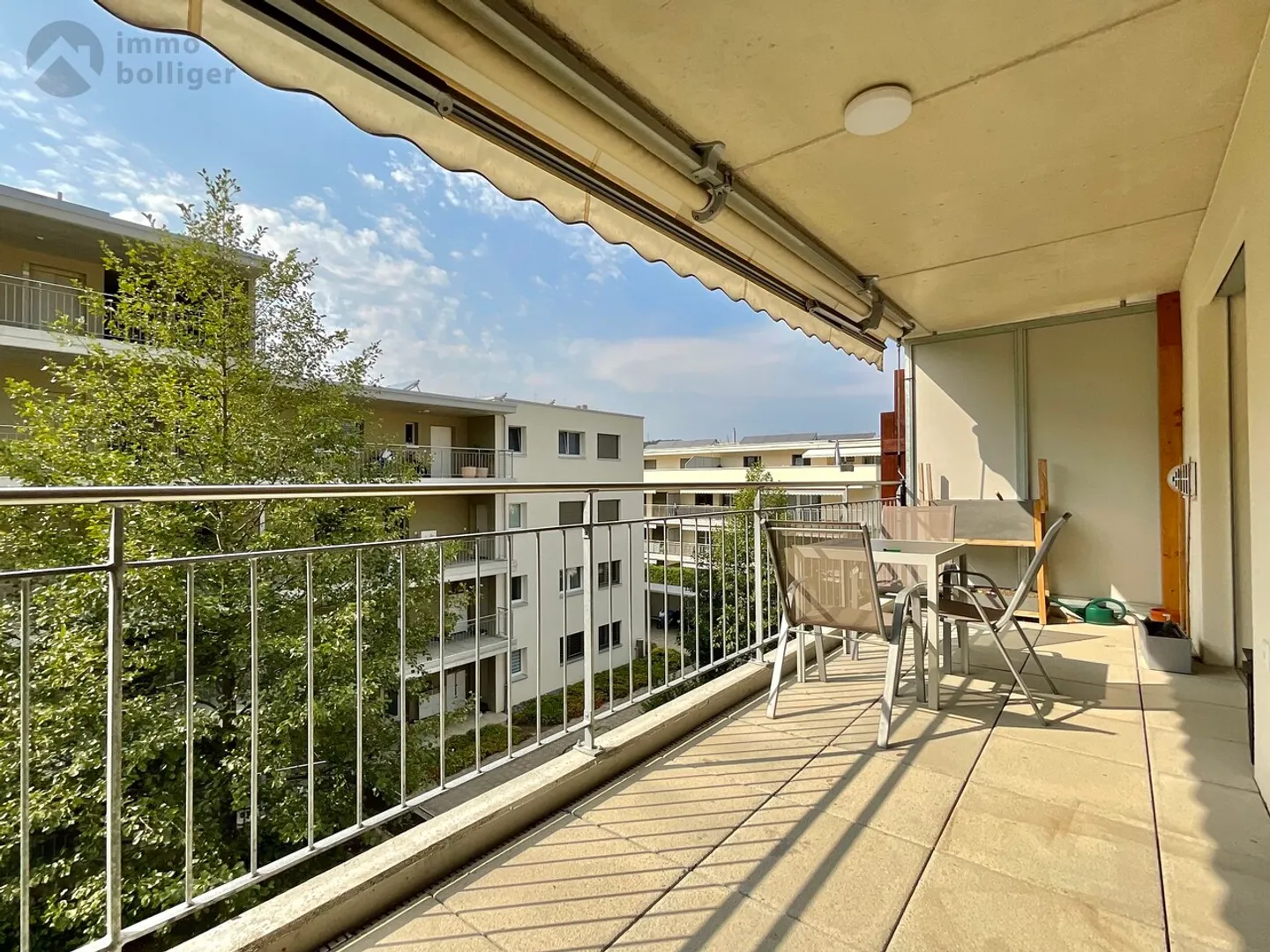 Klein, aber fein: Moderne 2½-Zimmerwohnung mit grossem Balkon - Foto 1 von 12