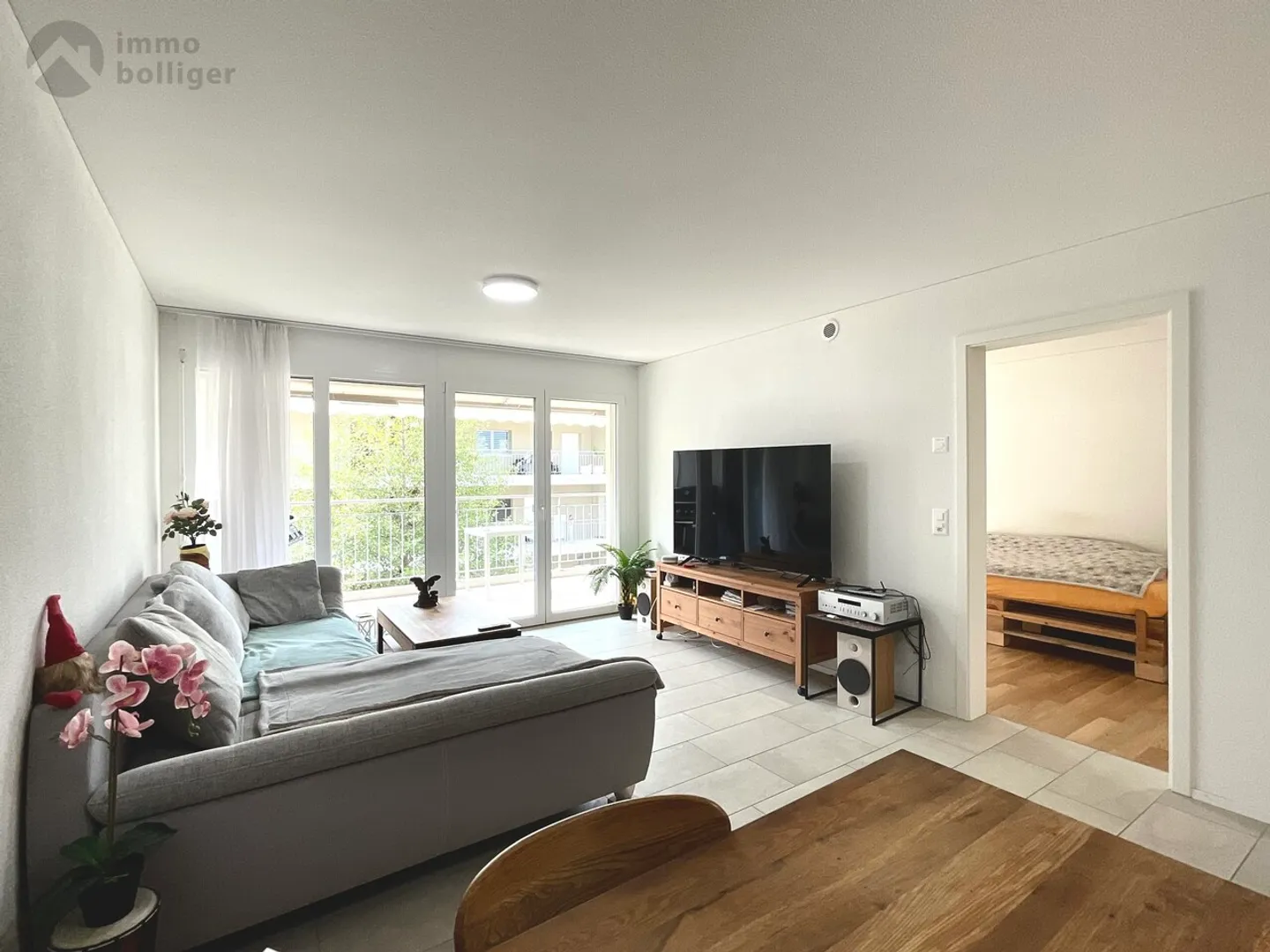 Klein, aber fein: Moderne 2½-Zimmerwohnung mit grossem Balkon - Foto 3 von 12