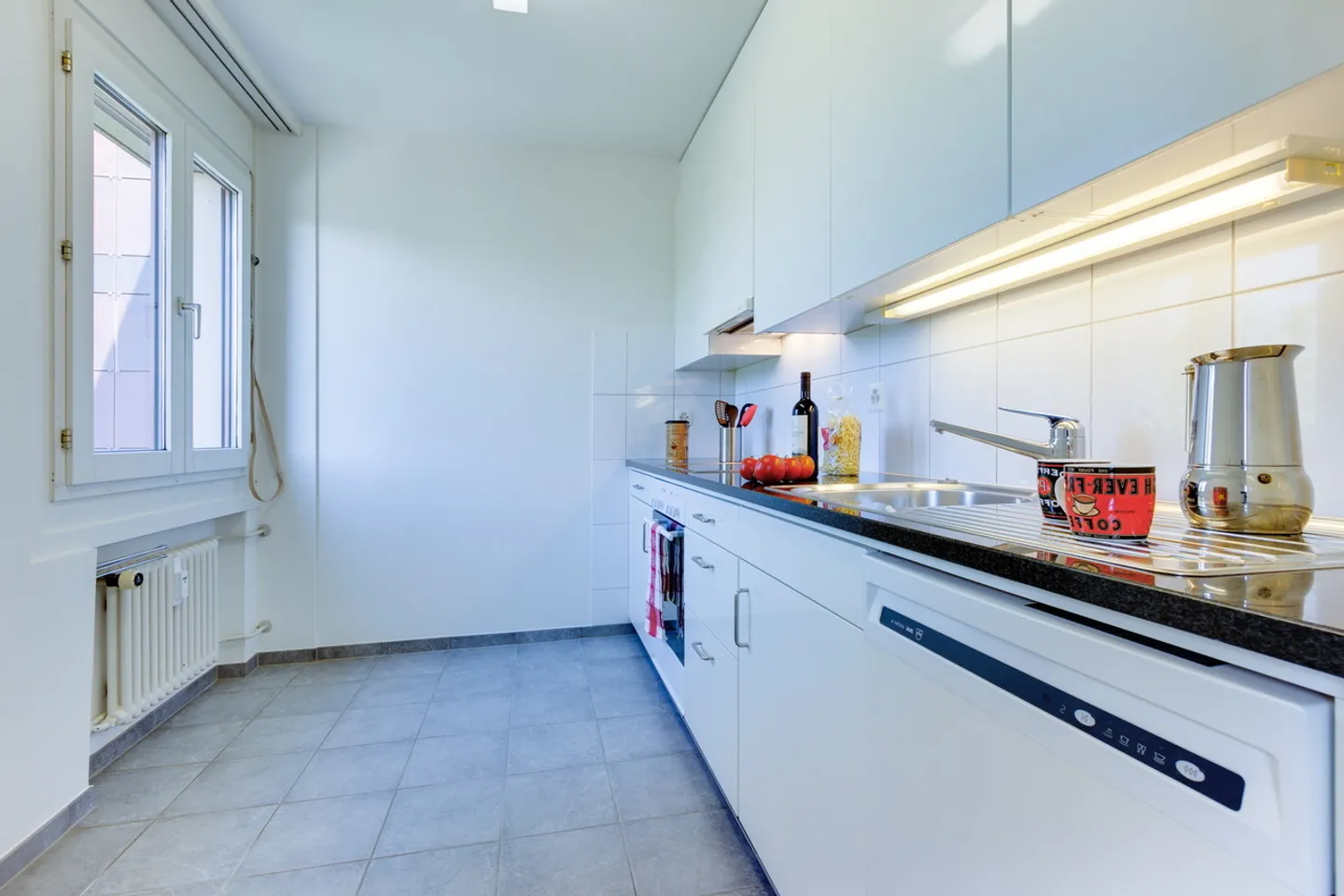 Spacious Apartment with View - Photo 3 of 9
