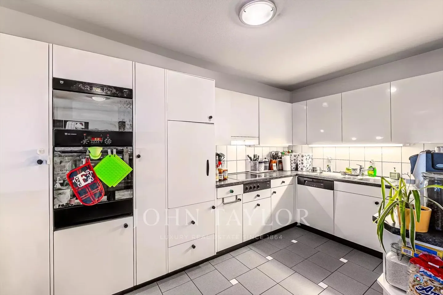 Prächtige Doppelhaushälfte mit Blick auf See und Berge - Foto 5 von 10