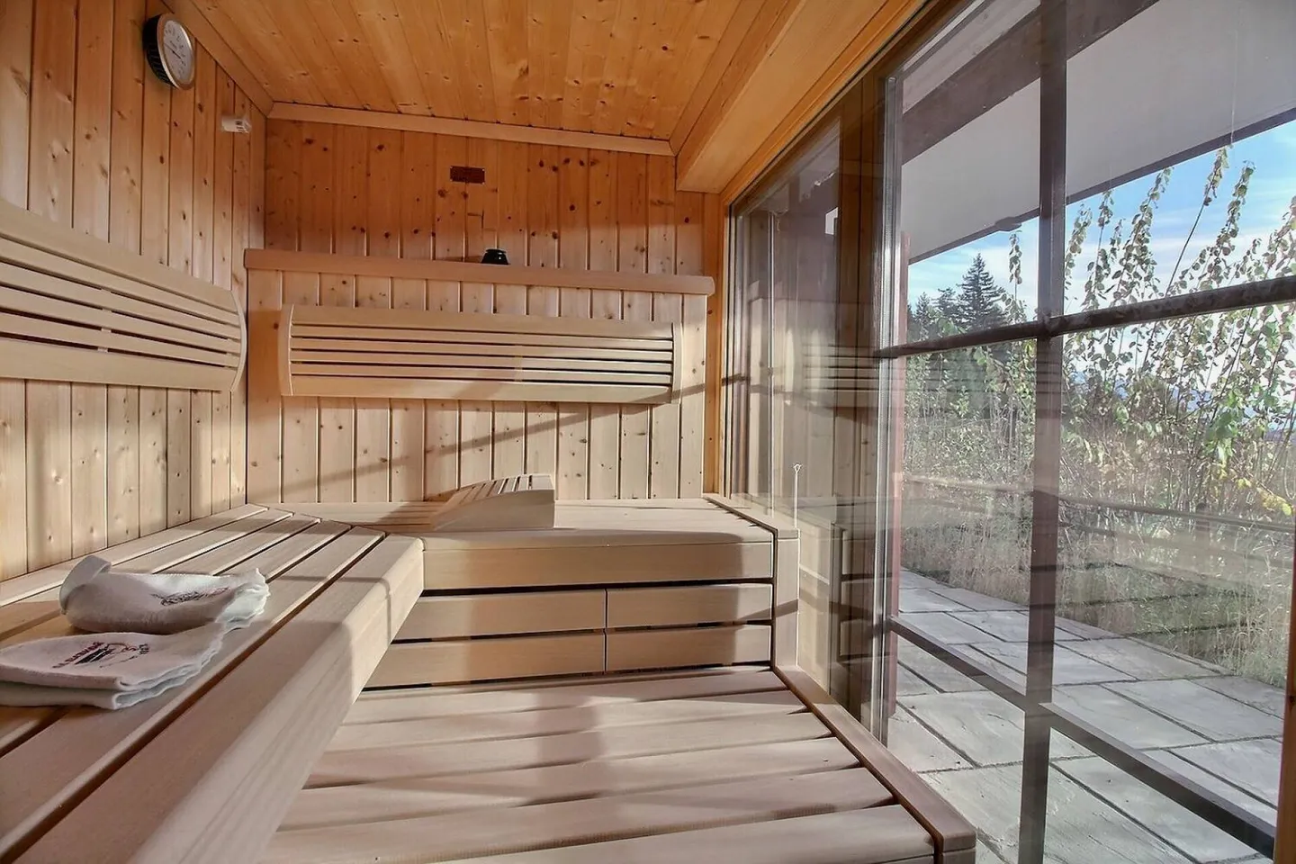 7-Room Chalet in Anzère - Photo 12 of 18