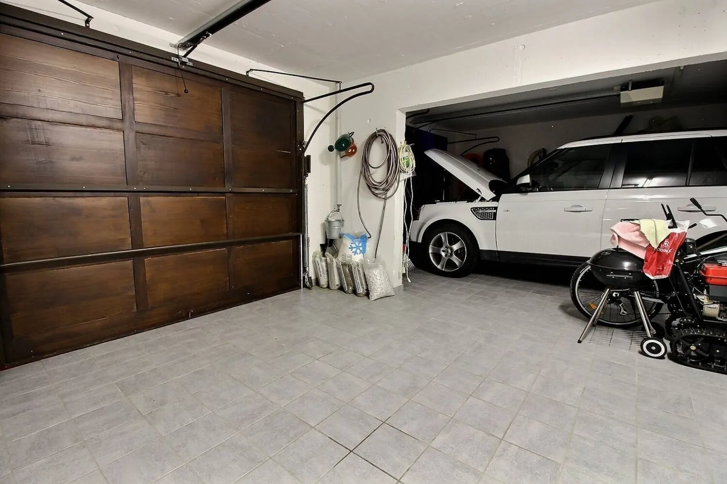 7-Room Chalet in Anzère - Photo 17 of 18