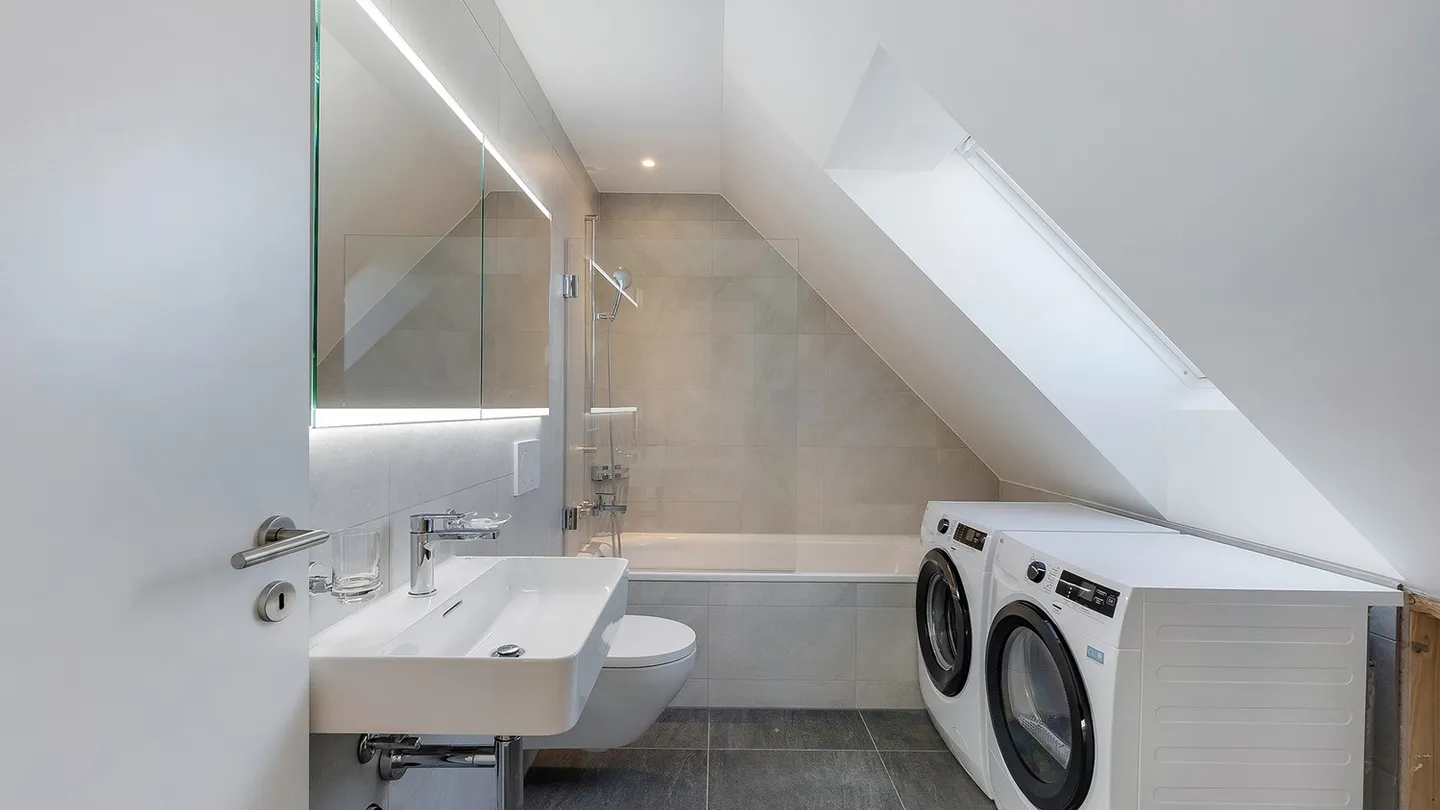 Modern Penthouse with Terrace - Photo 12 of 13