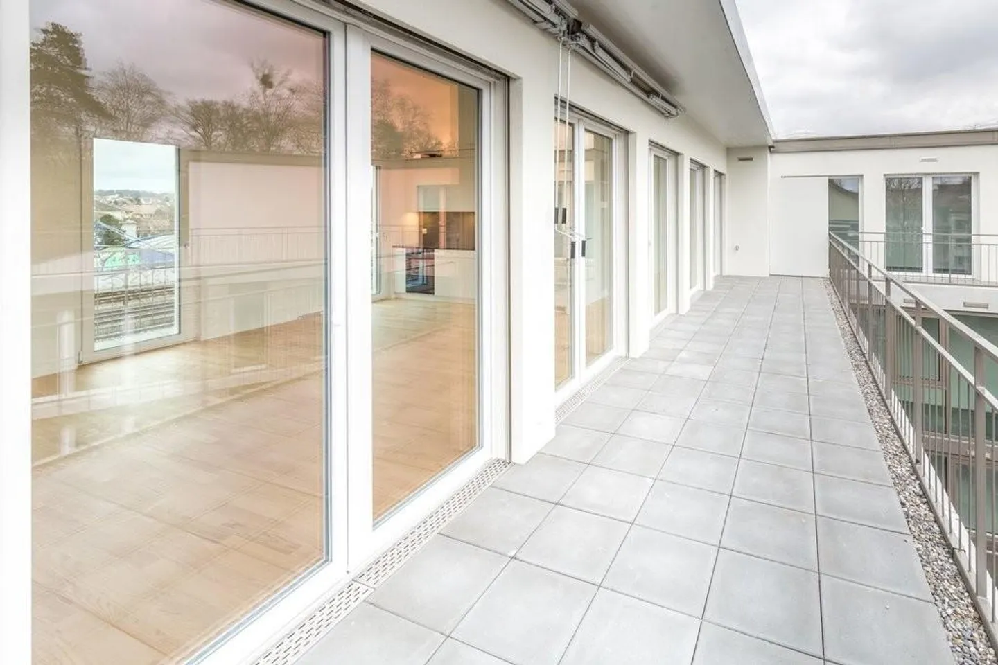 Appartement en penthouse moderne avec grande terrasse sur le toit - Photo 8 sur 10