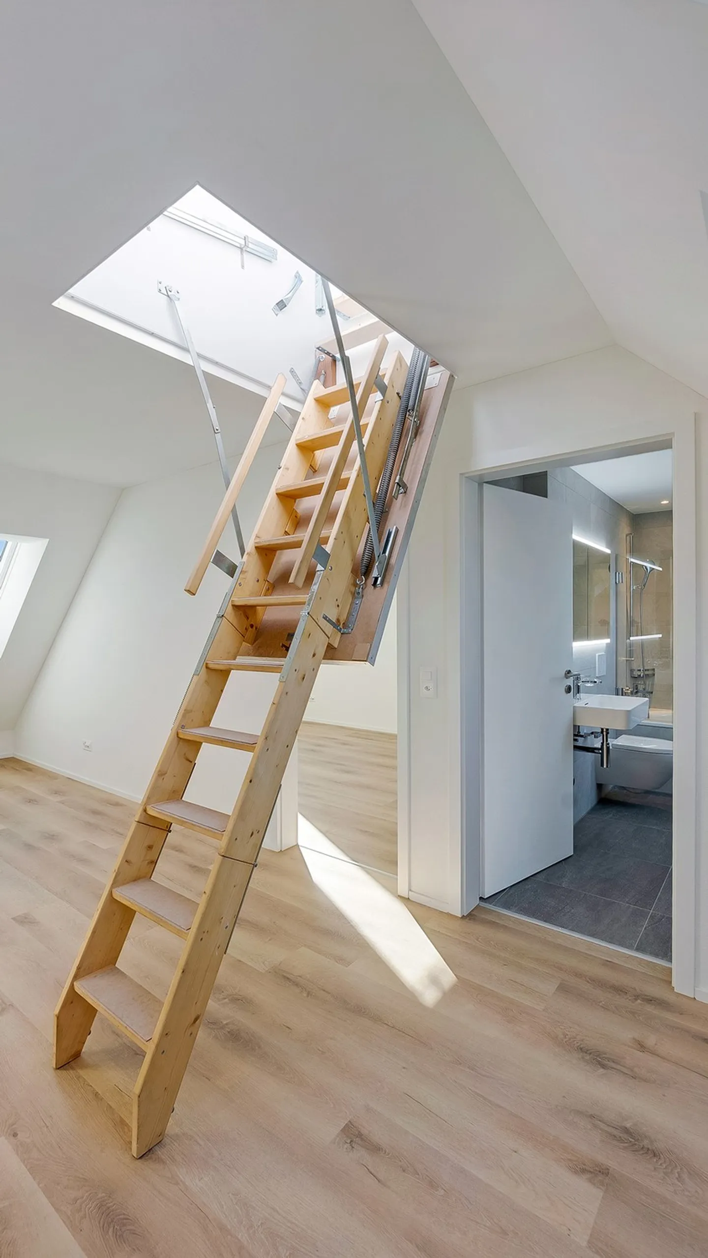 Modern Penthouse with Terrace - Photo 9 of 13