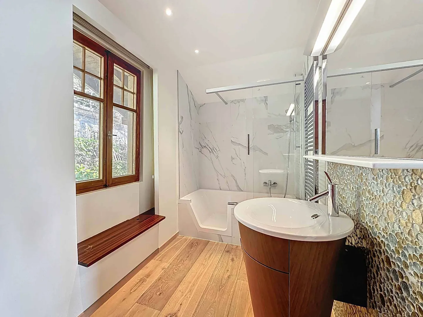 Charming Chalet with Lake View - Photo 11 of 13