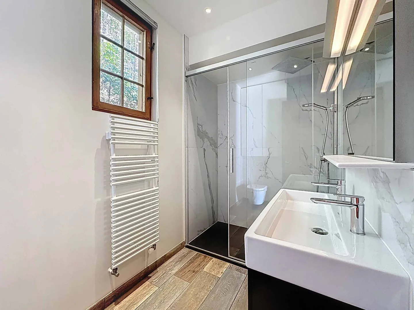 Charming Chalet with Lake View - Photo 13 of 13