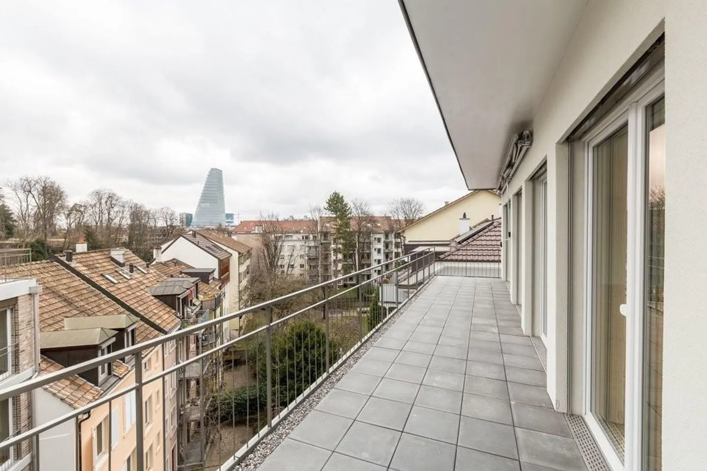 Appartement en penthouse moderne avec grande terrasse sur le toit - Photo 9 sur 10