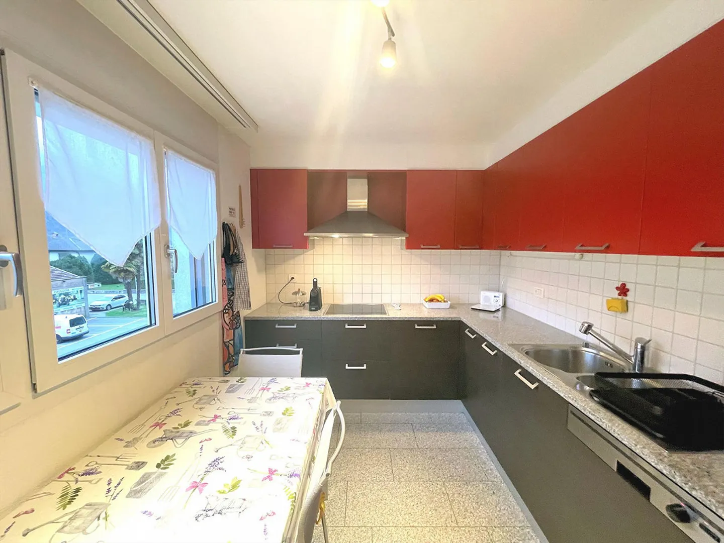 Geräumige Wohnung im obersten Stockwerk in einer praktischen und strategischen Lage - Foto 11 von 15