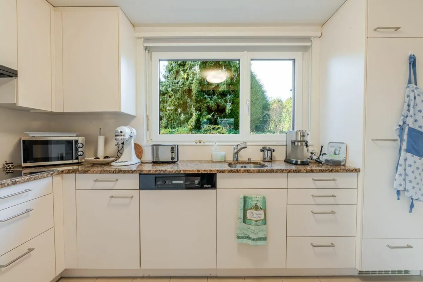 Maison individuelle de 5,5 pièces avec garage et véranda pour le confort - Photo 5 sur 13