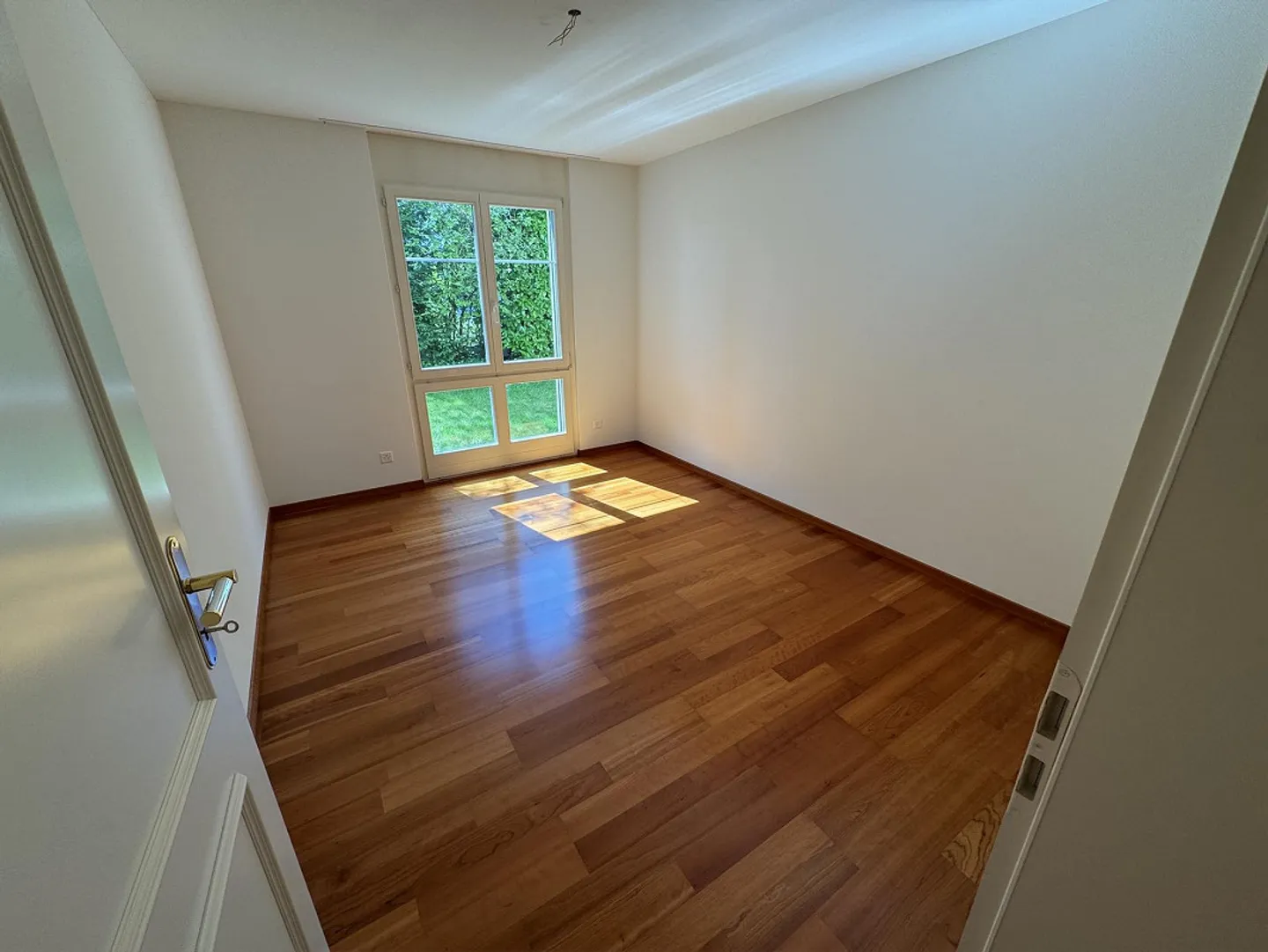 Appartement spacieux de 5,5 pièces au rez-de-chaussée avec espace jardin - Photo 6 sur 12
