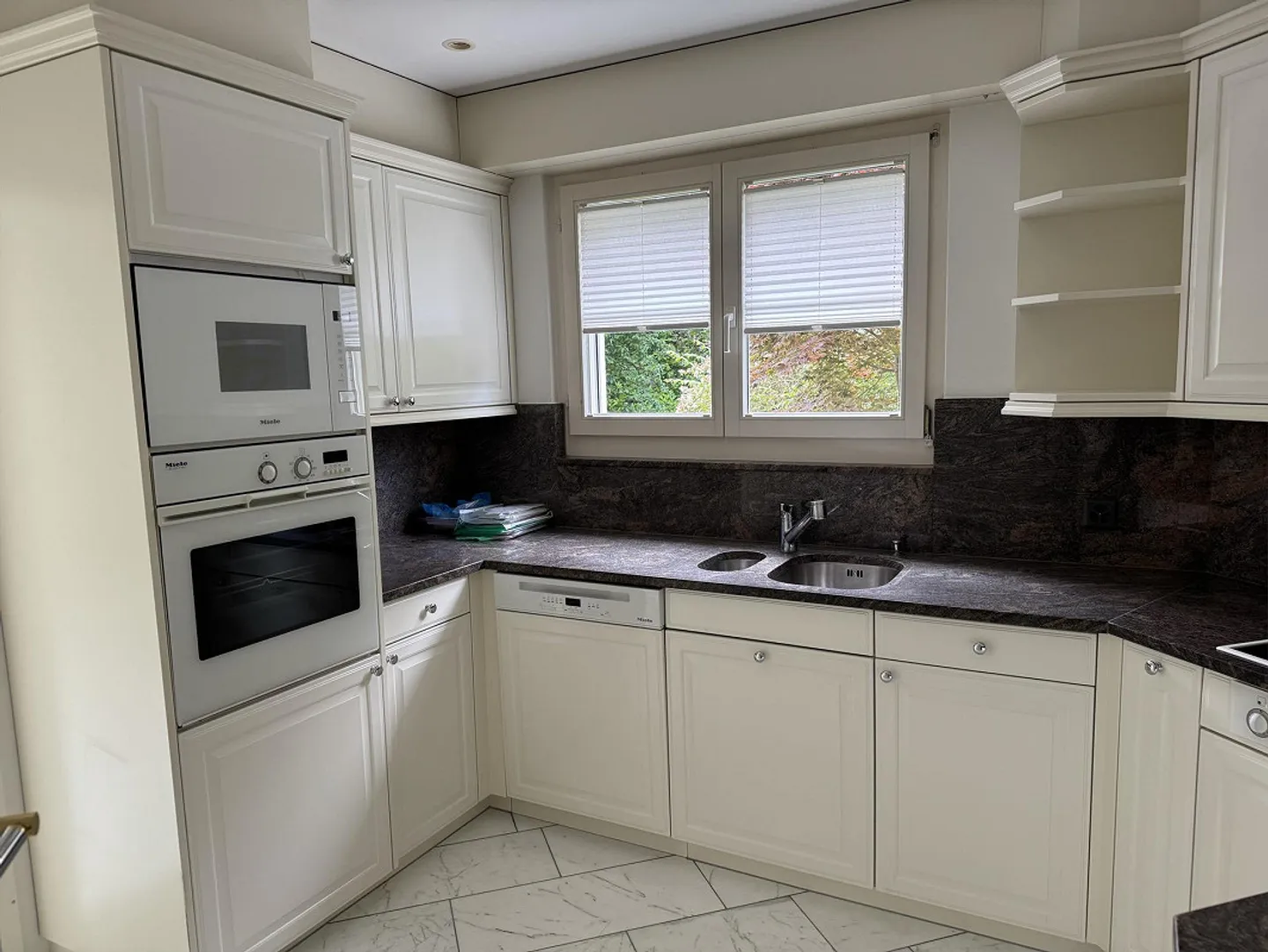 Appartement spacieux de 5,5 pièces au rez-de-chaussée avec espace jardin - Photo 8 sur 12