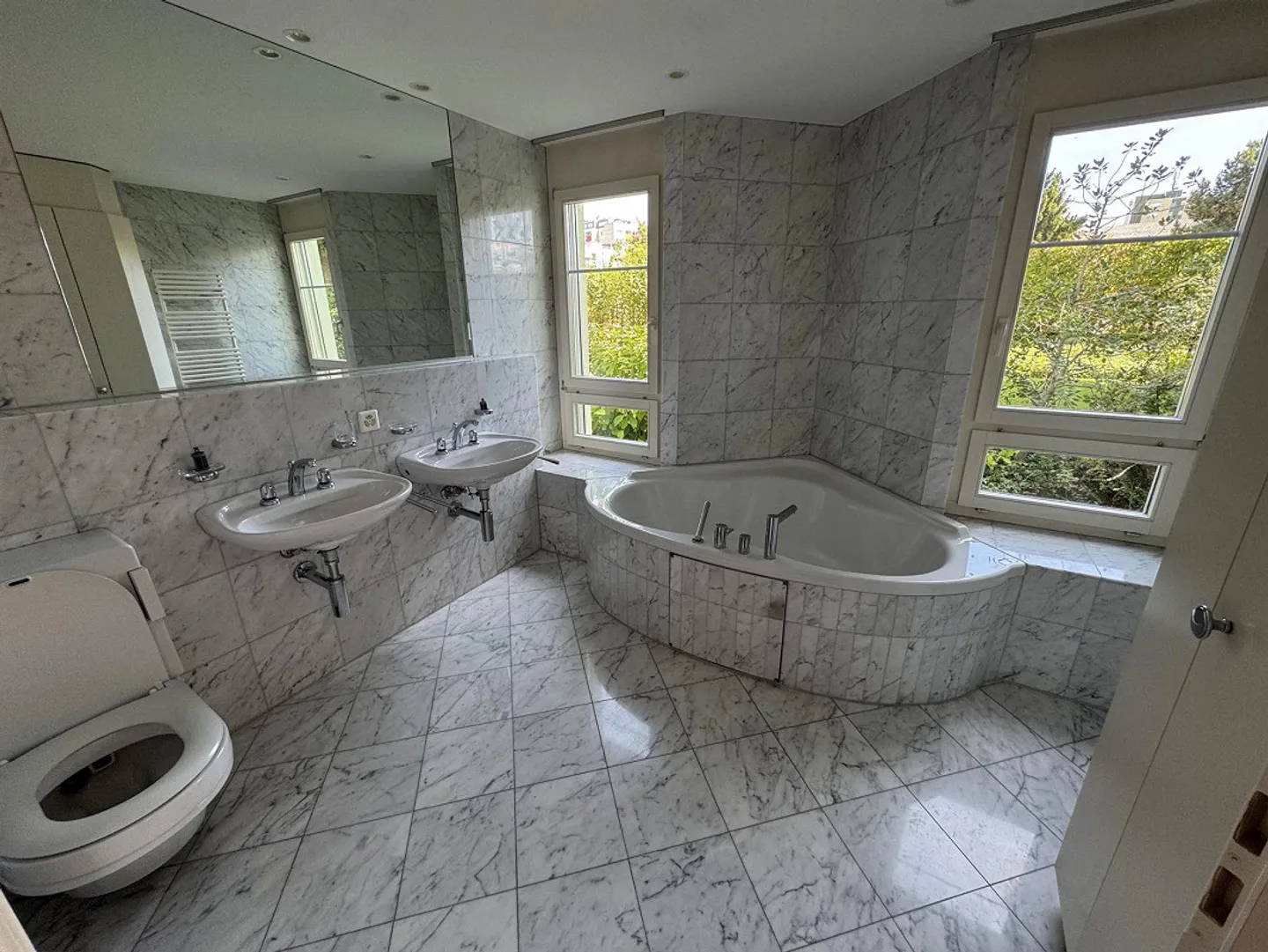 Appartement spacieux de 5,5 pièces au rez-de-chaussée avec espace jardin - Photo 9 sur 12
