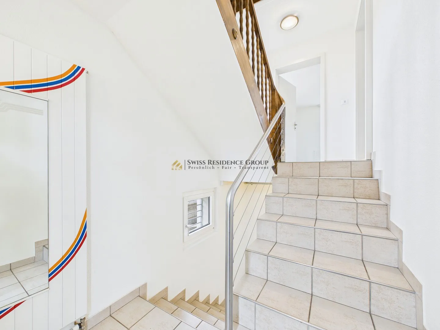 Vielfältiges Einfamilienhaus mit Gewerbemöglichkeit und Autolift - Photo 4 sur 12