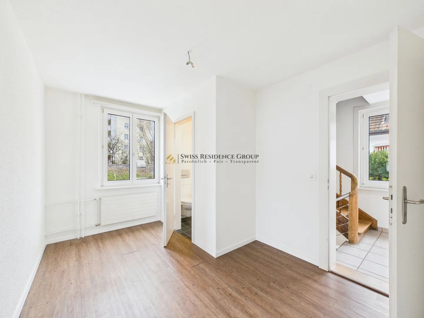 Vielfältiges Einfamilienhaus mit Gewerbemöglichkeit und Autolift - Photo 10 sur 12