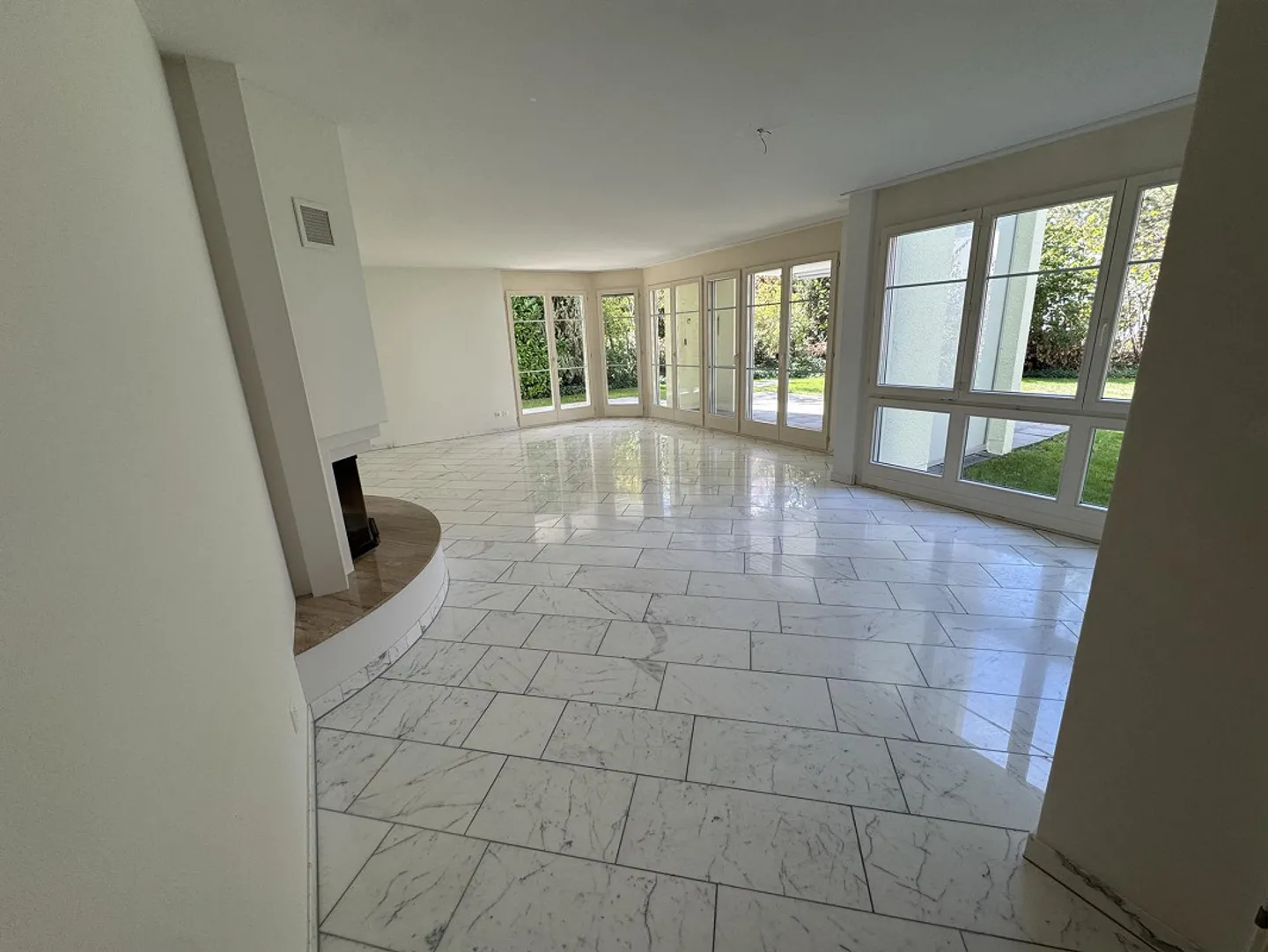 Appartement spacieux de 5,5 pièces au rez-de-chaussée avec espace jardin - Photo 1 sur 12