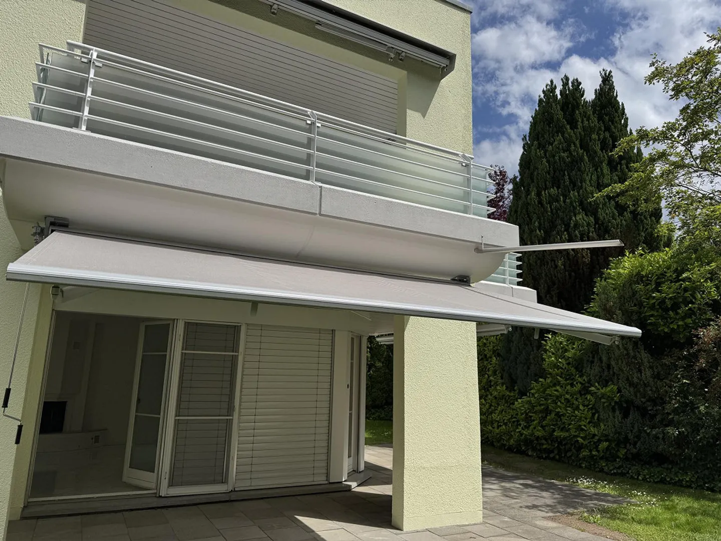 Appartement spacieux de 5,5 pièces au rez-de-chaussée avec espace jardin - Photo 3 sur 12