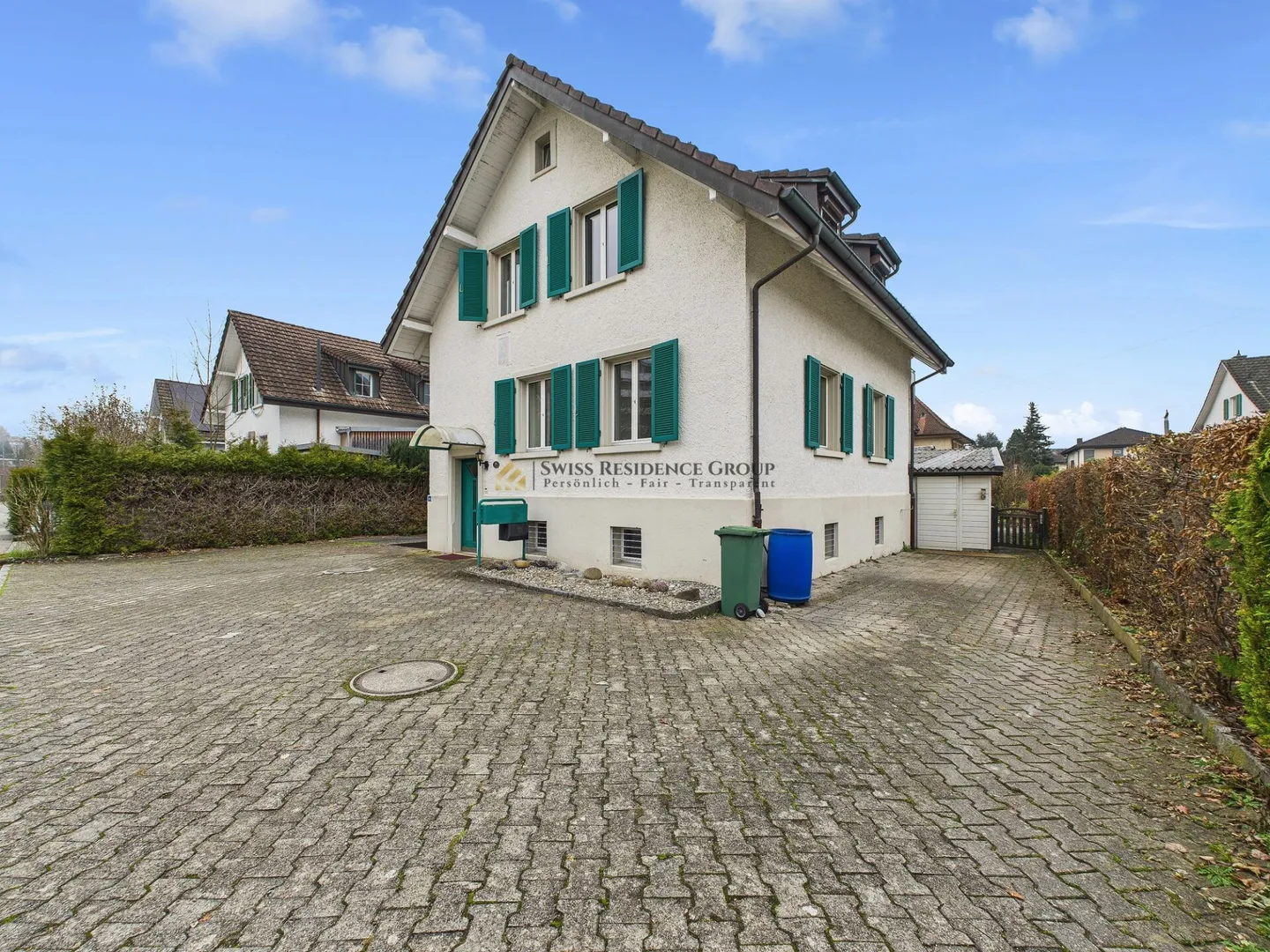 Vielfältiges Einfamilienhaus mit Gewerbemöglichkeit und Autolift - Photo 1 sur 12